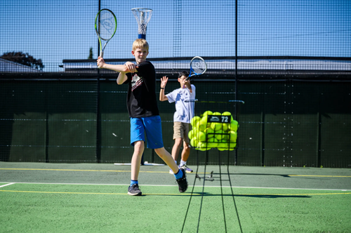 Students learning tennis at Samiad summer tennis camp